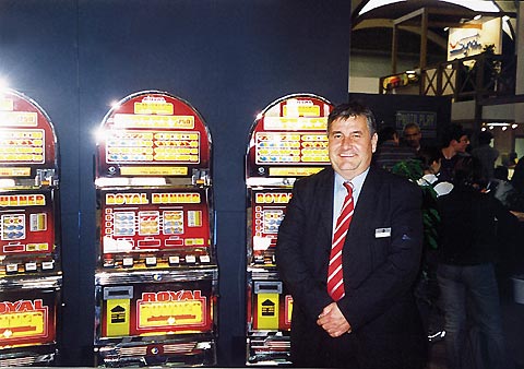 Pan Rauner z firmy ERREL a JvH s nov�m VHP ROYAL RUNNER