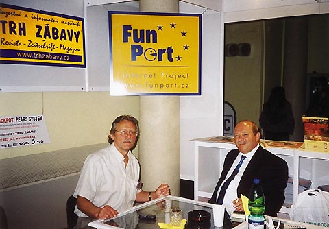 Pan Pavel Janoušek, vydavatel TRHU ZÁBAVY a pan K.-H. Arnhold z německé firmy Stella Int.